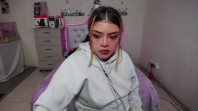 NikaManson webcam