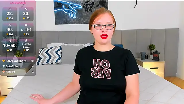 DivaPeachy webcam