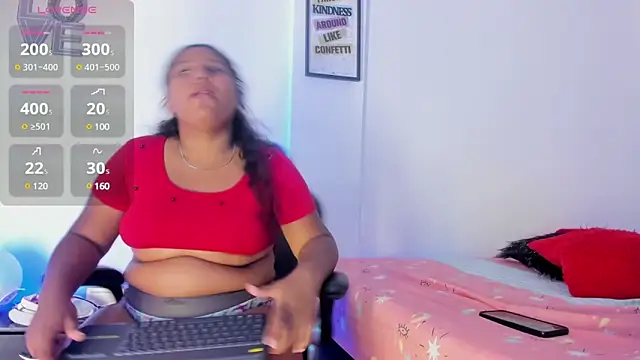 Saraa_Owen webcam