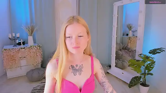 Laly_Peach webcam