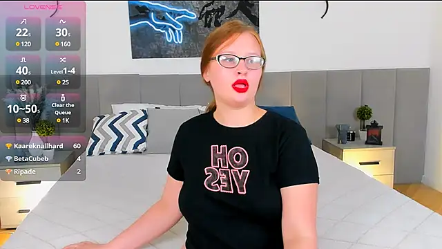 DivaPeachy webcam