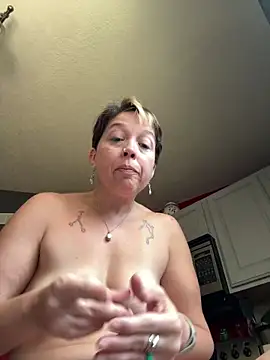 YogaHottie76 webcam