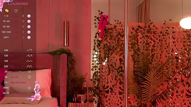 serena_waldarf - Serena_Waldarf's free webcam - UK Sex Cams
