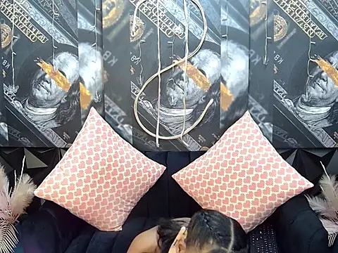 Lilmisbaddyxxx webcam