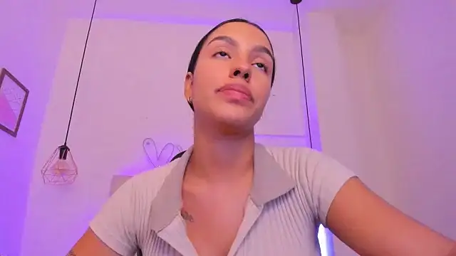 live strip chat Xiomara Cortes