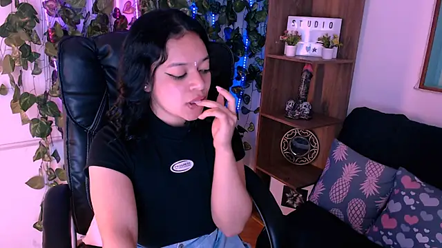 ariana_bellee webcam