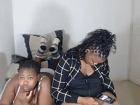 IntoxicatedAries webcam