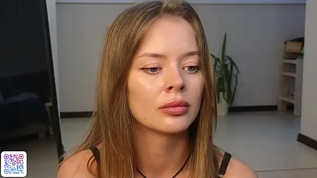 NinaCoxn webcam