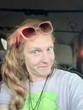GoldenFlameGoddess webcam