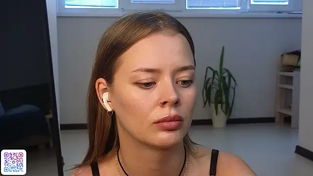 NinaCoxn webcam