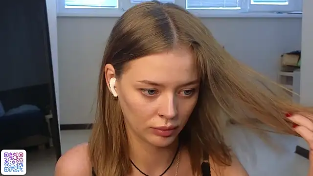 NinaCoxn webcam
