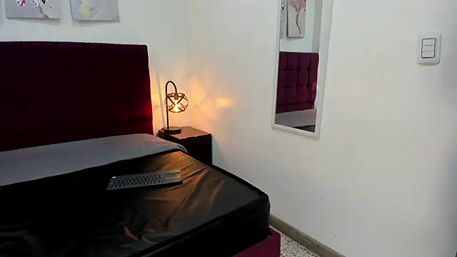  Anthonelaa__ chat room