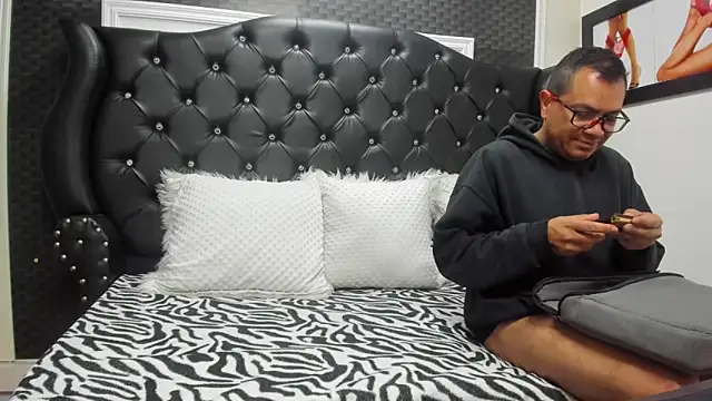 sammy_and_jhon - Sammy_and_Jhon's free webcam - UK Sex Cams