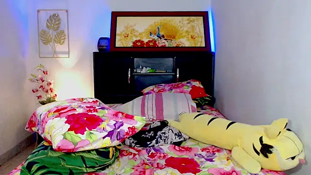 LovelyQueen69 webcam