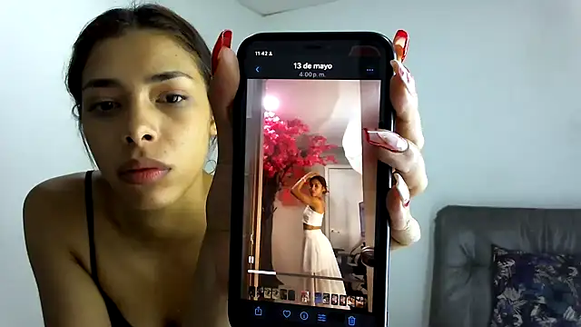 MeganAndMax@xh webcam