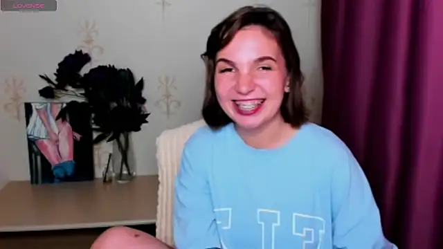 KindHazelHere_ webcam
