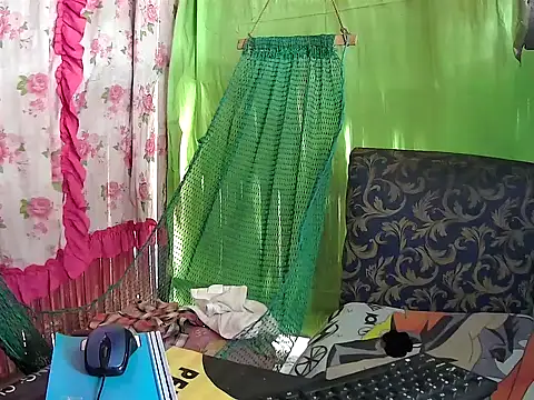 Hotzoey16 webcam