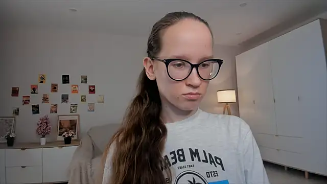 BettyBrowni webcam