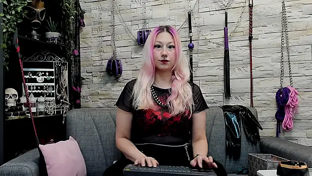 CruelMistress webcam