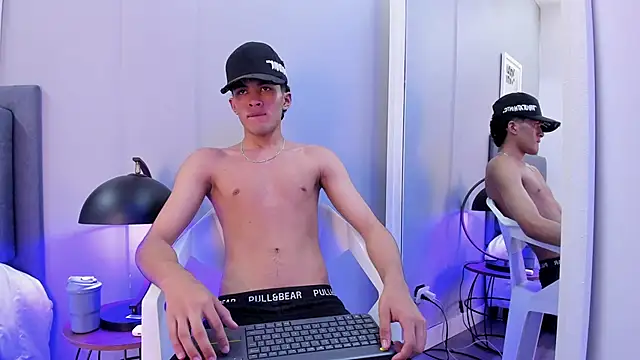 Tylerffoxx webcam