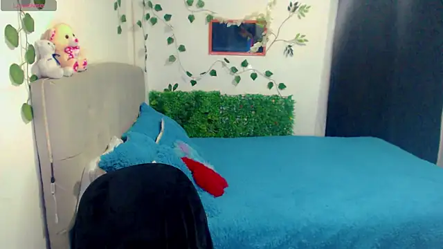 chiiiiara_ - Chiiiiara_'s free webcam - UK Sex Cams
