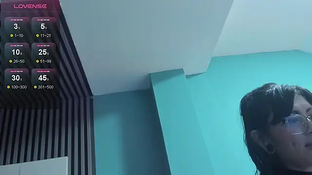 MiaDevine_1 webcam