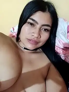LunaaRosse webcam