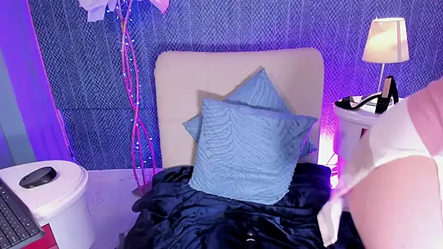 rousseemoore - RousseeMoore's free webcam - UK Sex Cams
