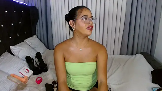 lorainnelustts - Lorainnelustts's free webcam