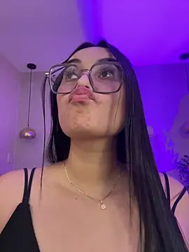 miss_elissa11 - Miss_elissa11's free webcam - UK Sex Cams