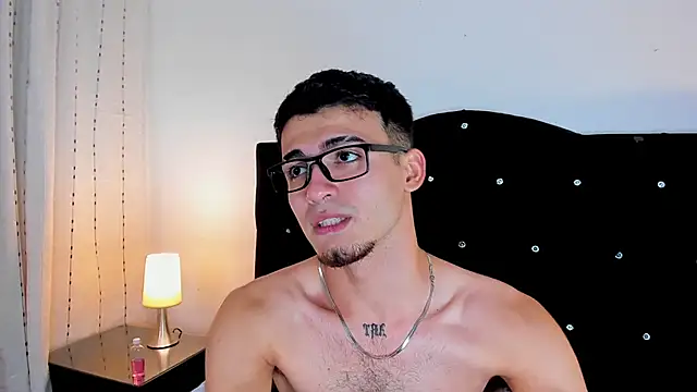 alexanderfire1 - AlexanderFire1's free webcam - UK Sex Cams