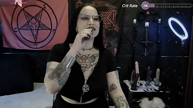 Evil_Queen_666 webcam