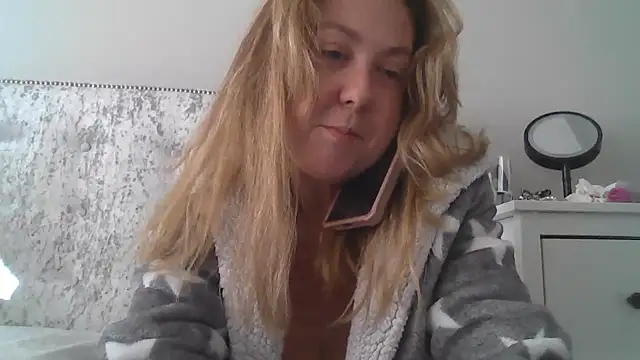 BritishAimeeBBW webcam