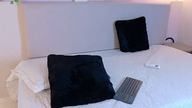 MiaOconner webcam