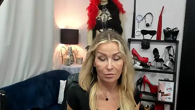 real web cam show CrystaLUX