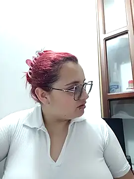 CURVY-HORNY webcam