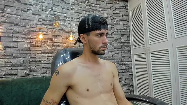 mike_whitee webcam
