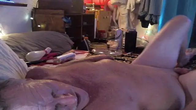 Pussyeat2please webcam