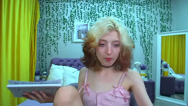 MistyMarlo webcam