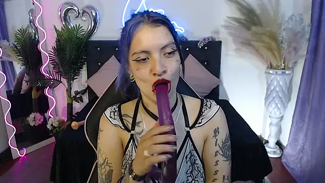 DEVIL_TAY webcam