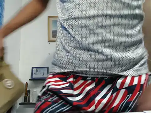 TSHUGECOCKZILLA webcam