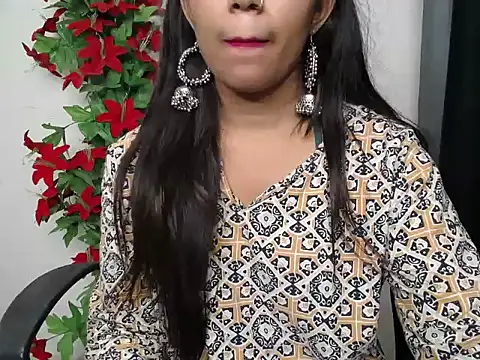 Little_queenn webcam