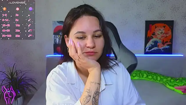 EsterLogan webcam