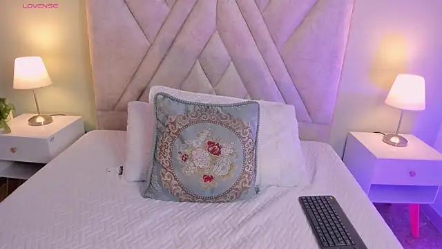 miia_lewiis webcam