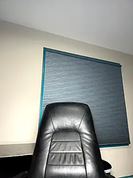 WomanNextdoor1 webcam