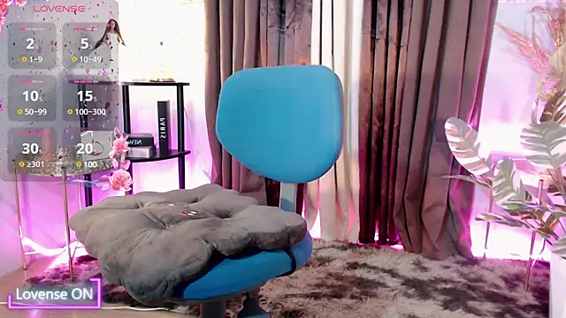 LuxuriousNikkixxx webcam