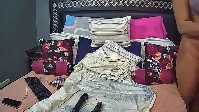 QUEENOFSQUIRT02 webcam