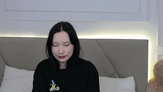 LeilaLow webcam