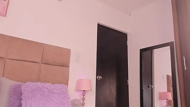ashleycurvyy webcam