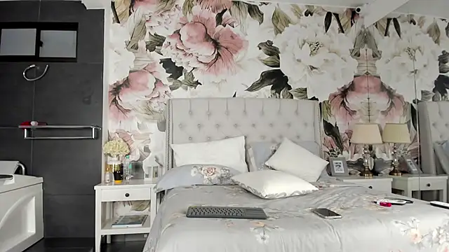 MaddyMay_ webcam